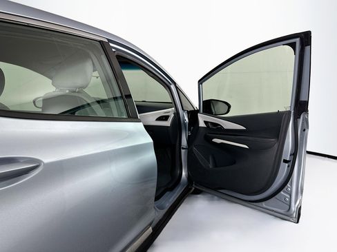 Used 2017 Chevrolet Bolt LT FWD image 29
