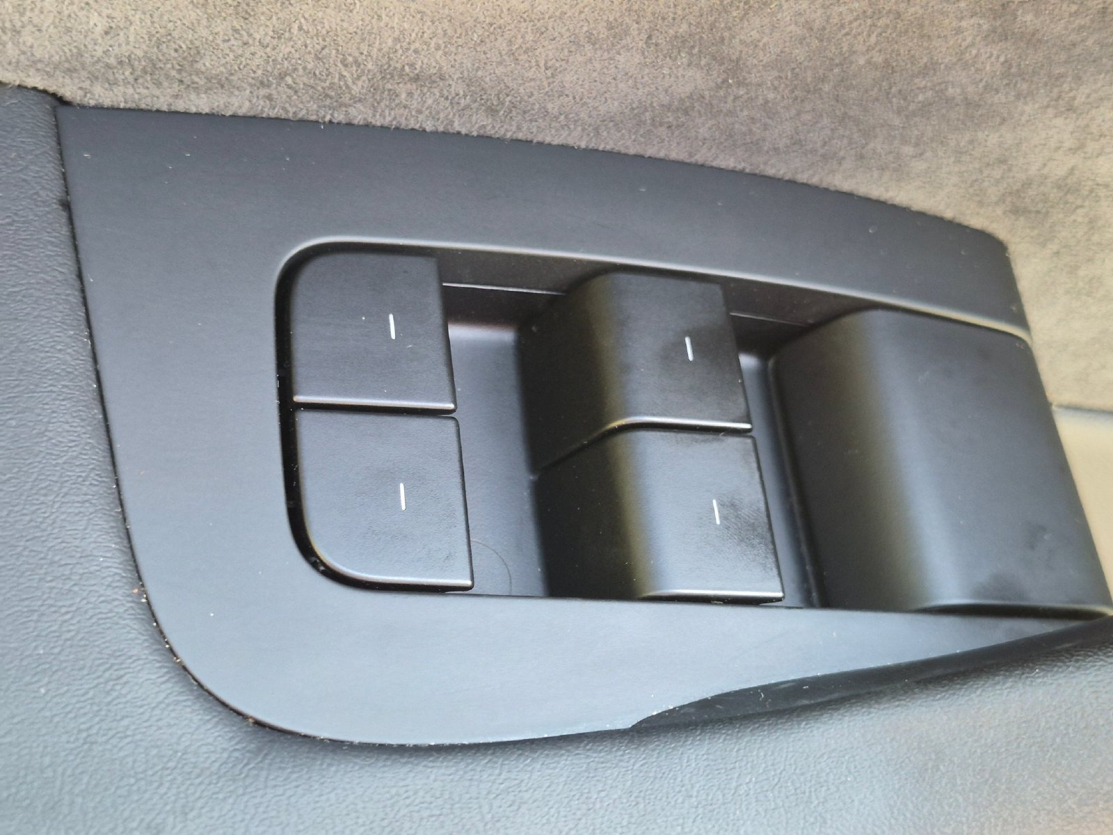Used 2025 Tesla Model Y Long Range RWD image 14