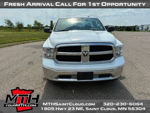 Used 2022 RAM 1500 Classic SLT AWD/4WD image 3