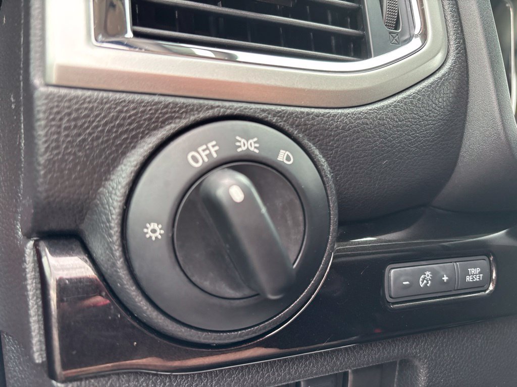 Used 2017 Nissan Titan SV AWD/4WD image 23