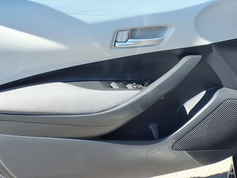 Used 2020 Toyota Corolla LE w/ Carpet Mat Package (TMS) FWD image 19