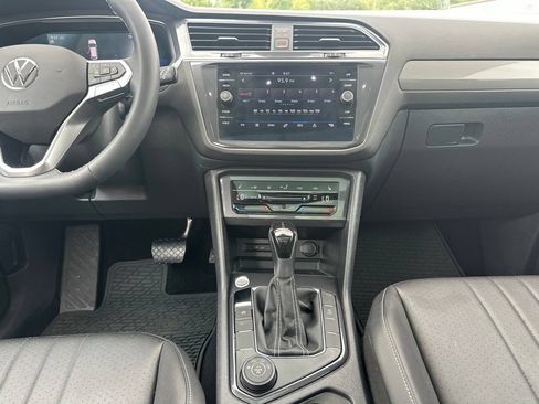 Used 2023 Volkswagen Tiguan SE w/ Panoramic Sunroof Package AWD/4WD image 22