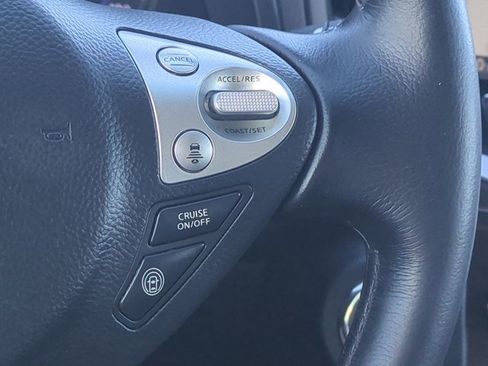 Used 2011 INFINITI FX35 AWD w/ Premium Pkg image 27