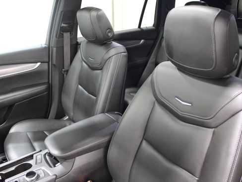 Certified 2023 Cadillac XT6 Luxury FWD image 4