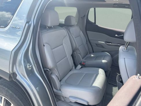 Used 2023 GMC Acadia SLT w/ Preferred Package FWD image 27