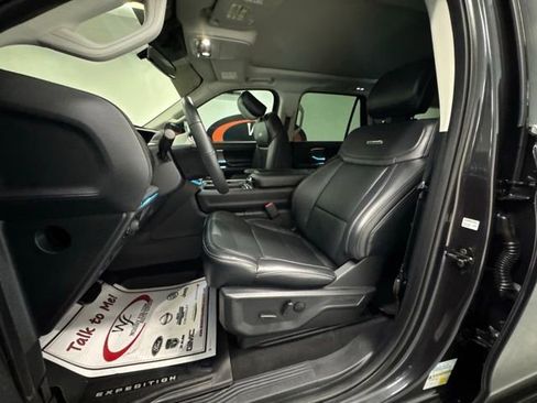 Used 2025 Ford Expedition Max Platinum AWD/4WD image 15
