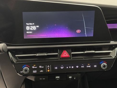 Used 2023 Kia Niro EX image 21