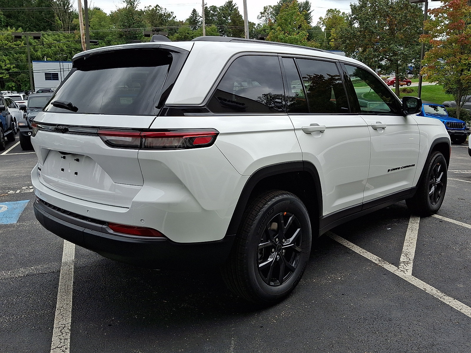 New 2027 Jeep Grand Cherokee 4WD image 3