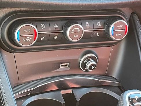 Used 2022 Alfa Romeo Stelvio Veloce image 22