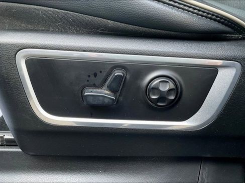 Used 2020 RAM 1500 Laramie w/ Night Edition image 28