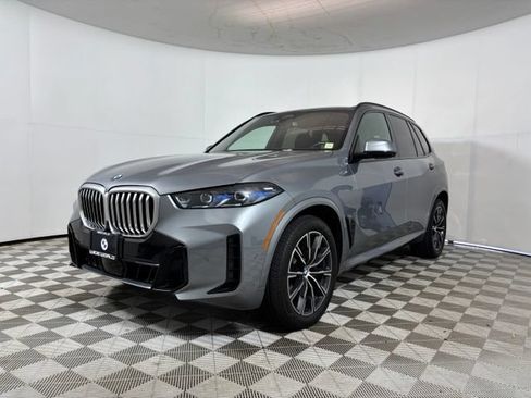 Used 2024 BMW X5 xDrive40i w/ M Sport Package AWD/4WD image 3