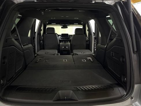 Used 2023 GMC Yukon SLT AWD/4WD image 15