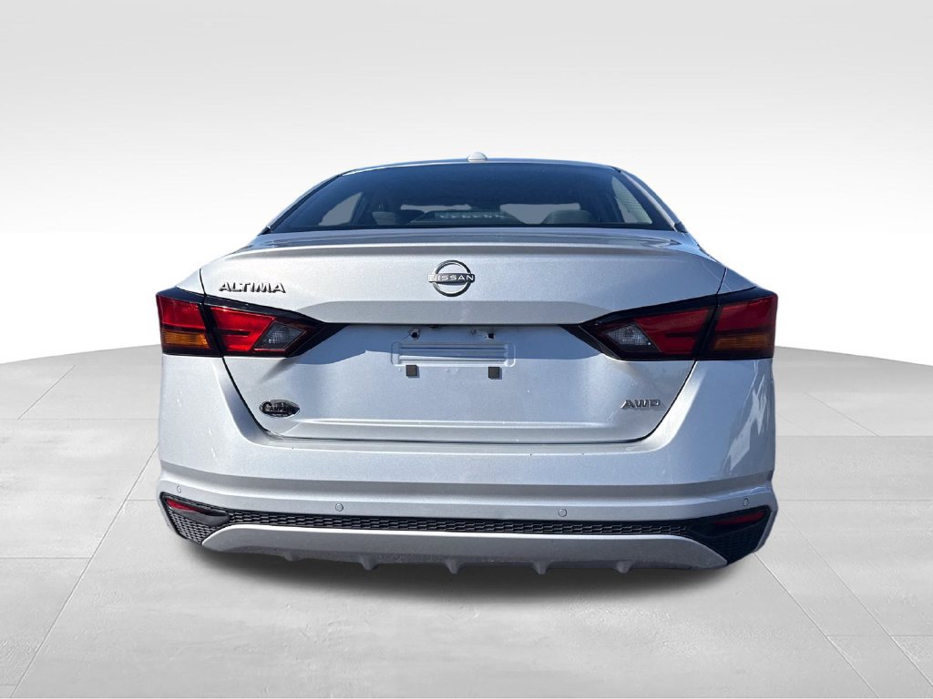 Used 2025 Nissan Altima 2.5 SV AWD/4WD image 4