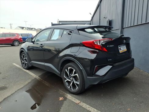 Used 2021 Toyota C-HR XLE image 2