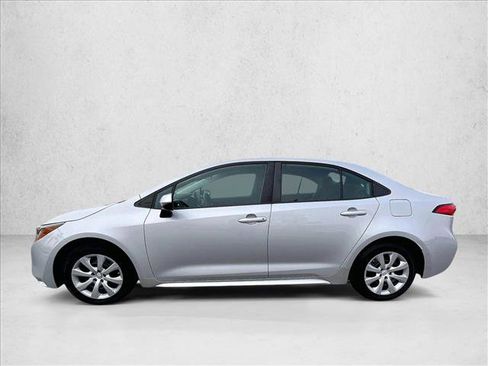 Used 2022 Toyota Corolla LE image 6