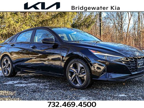 Used 2023 Hyundai Elantra SEL w/ Convenience Package image 1