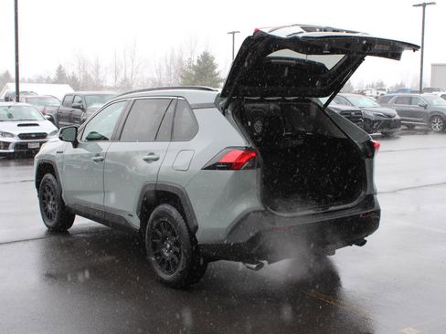 Used 2020 Toyota RAV4 XLE w/ Convenience Package image 7