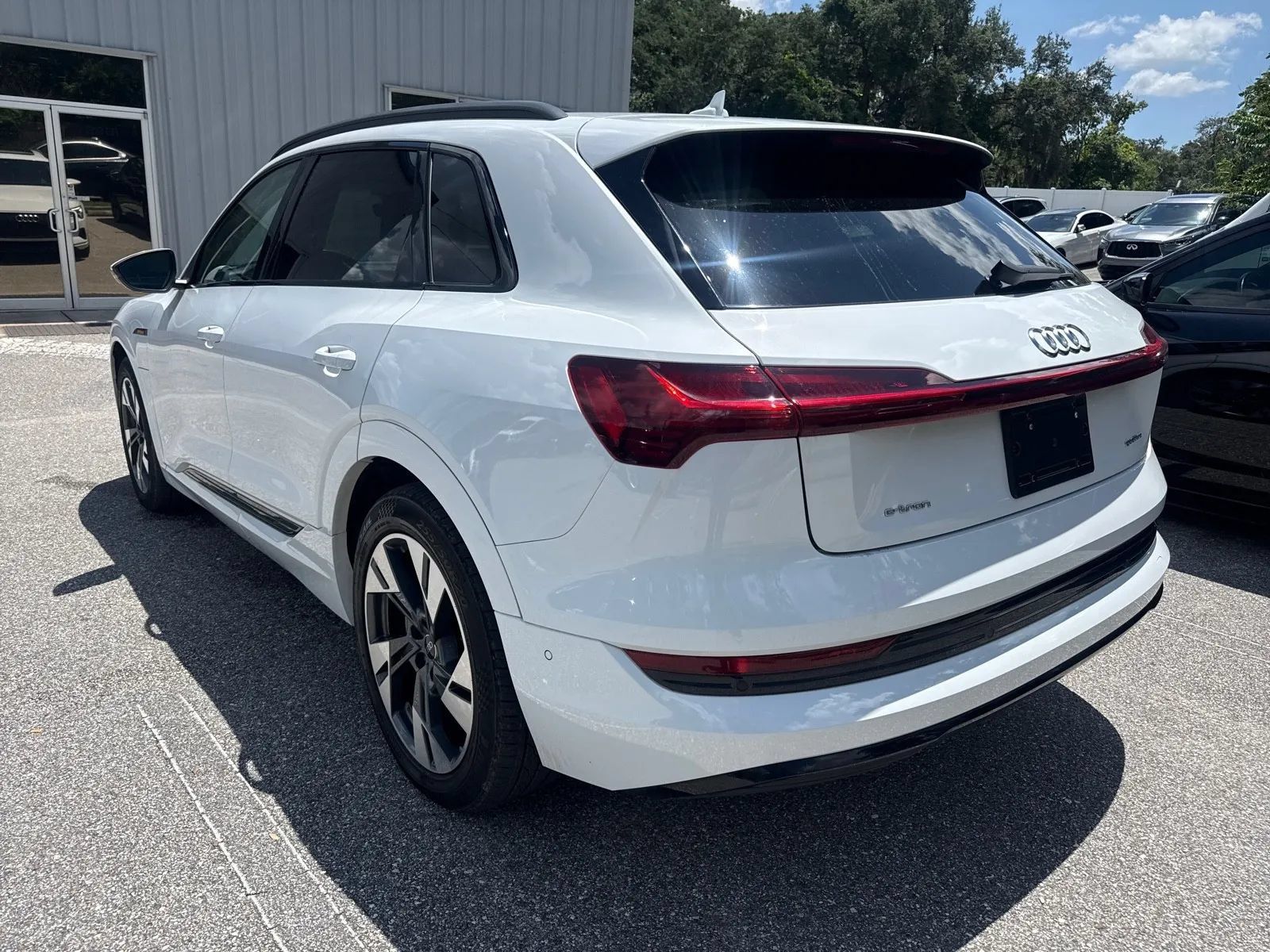 Used 2021 Audi e-tron Premium w/ Convenience Plus Package AWD/4WD image 11