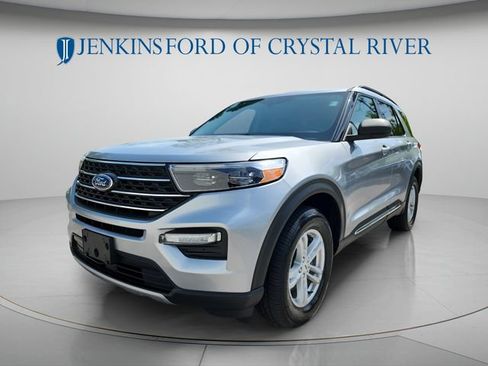 Used 2023 Ford Explorer XLT w/ Equipment Group 202A AWD/4WD image 14