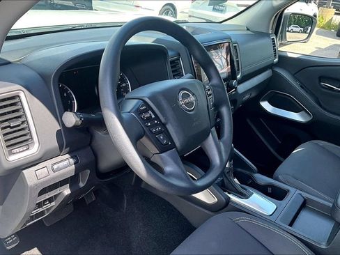 Used 2024 Nissan Frontier SV AWD/4WD image 14