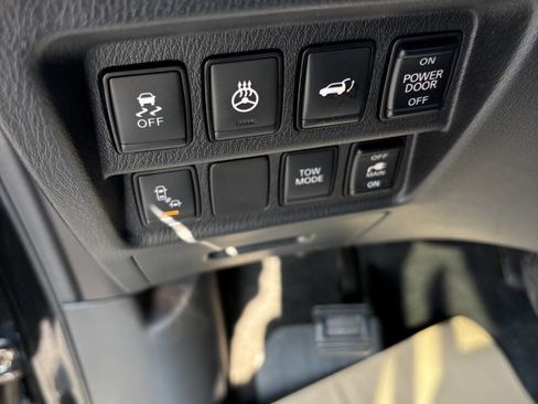 Used 2016 Nissan Pathfinder Platinum w/ Family Entertainment Package AWD/4WD image 22