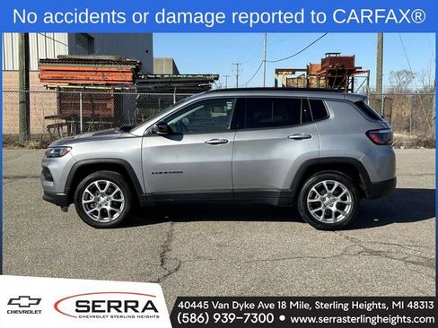 Used 2022 Jeep Compass Latitude AWD/4WD image 2