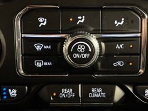 Used 2024 GMC Yukon AT4 w/ Technology Package AWD/4WD image 34