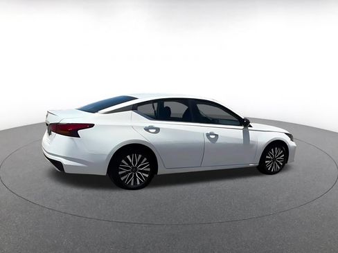 Used 2025 Nissan Altima 2.5 SV FWD image 12