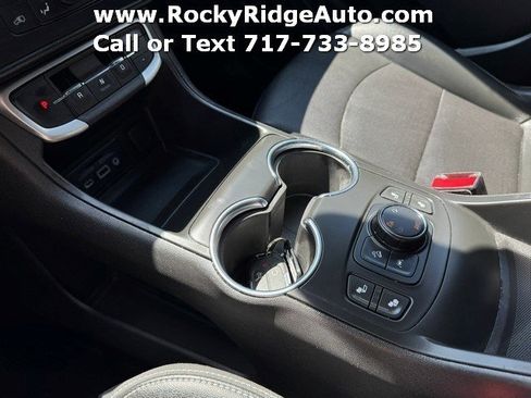 Used 2022 GMC Terrain SLT AWD/4WD image 10