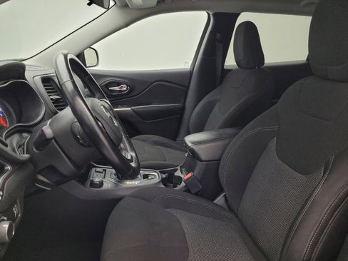 Used 2020 Jeep Cherokee Latitude w/ Cold Weather Group image 17