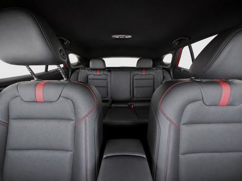 Used 2025 Chevrolet Trax RS w/ Sunroof Package FWD image 25