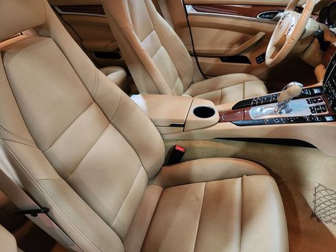 Used 2014 Porsche Panamera 4 image 32