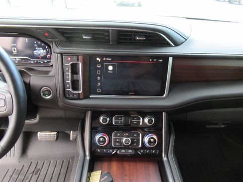 Used 2024 GMC Yukon XL Denali Ultimate image 19