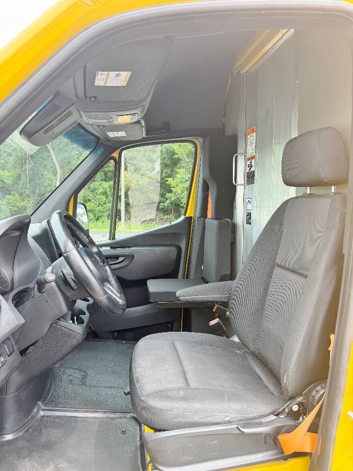 Used 2021 Mercedes-Benz Sprinter 2500 image 10