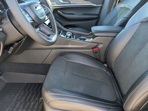 New 2026 Jeep Grand Cherokee Altitude AWD/4WD image 11