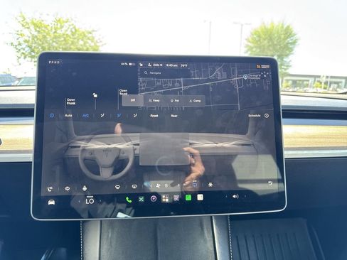 Used 2024 Tesla Model Y 2WD image 16