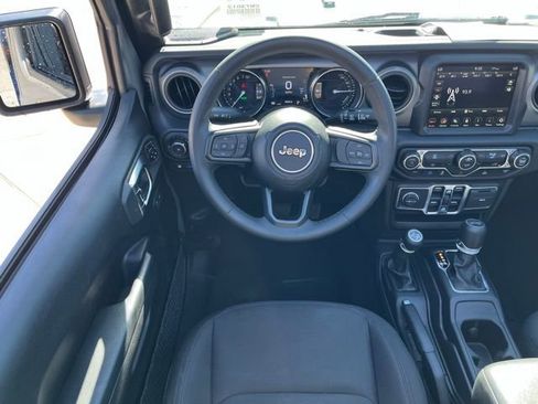 Used 2023 Jeep Wrangler Unlimited w/ Sun & Screen Package image 12