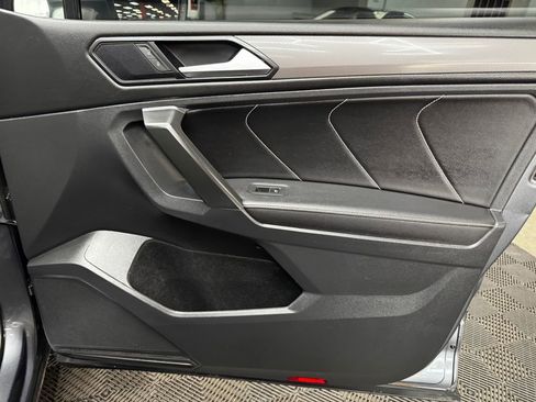 Used 2022 Volkswagen Tiguan SE image 56