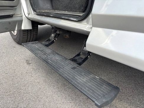 Used 2023 Chevrolet Express 2500 RWD image 26