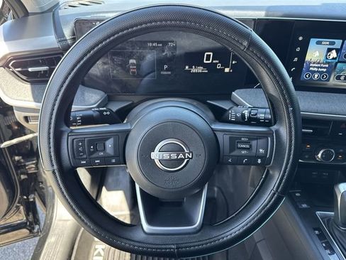 Used 2025 Nissan Kicks SV FWD image 16