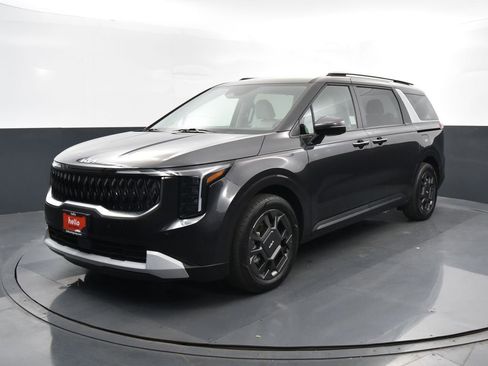 Used 2025 Kia Carnival EX image 7