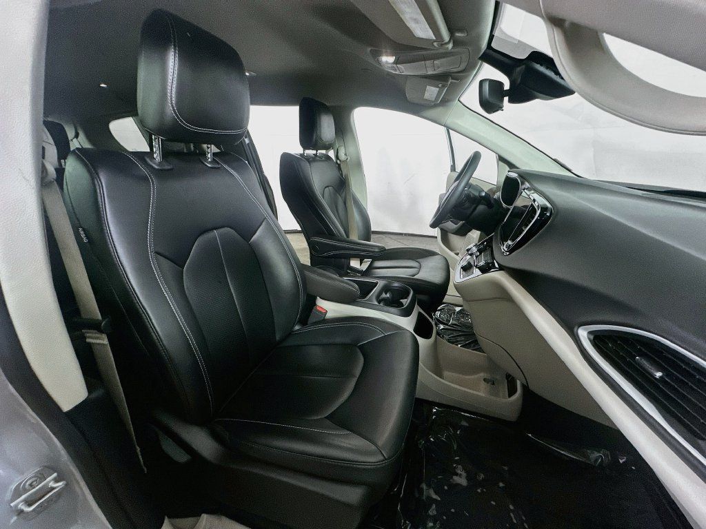 Used 2024 Chrysler Pacifica Touring-L FWD image 14