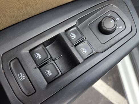 Used 2020 Volkswagen Atlas Cross Sport SEL image 28