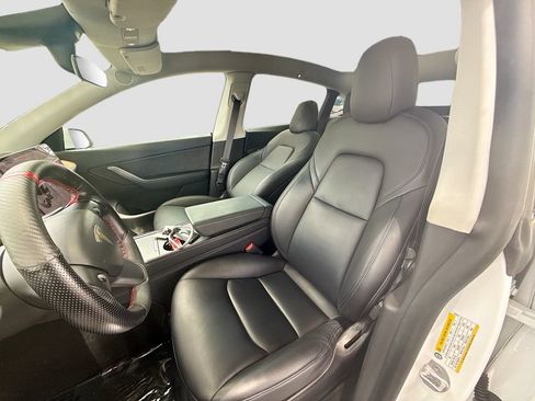 Used 2021 Tesla Model Y Long Range AWD/4WD image 19