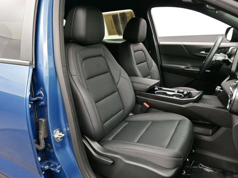 Used 2026 Chevrolet Equinox LT w/ Convenience Package II image 14