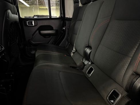Used 2021 Jeep Gladiator Rubicon AWD/4WD image 11