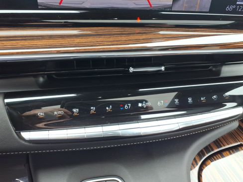 Certified 2024 Cadillac Escalade ESV Premium Luxury AWD/4WD image 33