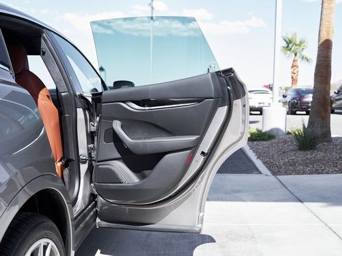 Used 2022 Maserati Levante Modena image 13