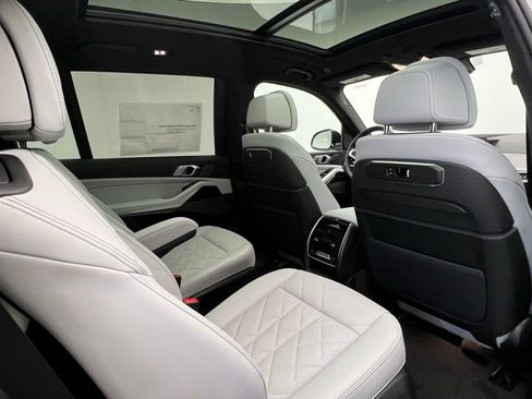 New 2026 BMW X7 xDrive40i w/ M Sport Package AWD/4WD image 8