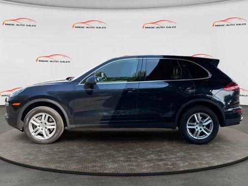 Used 2017 Porsche Cayenne w/ Premium Package AWD/4WD image 7
